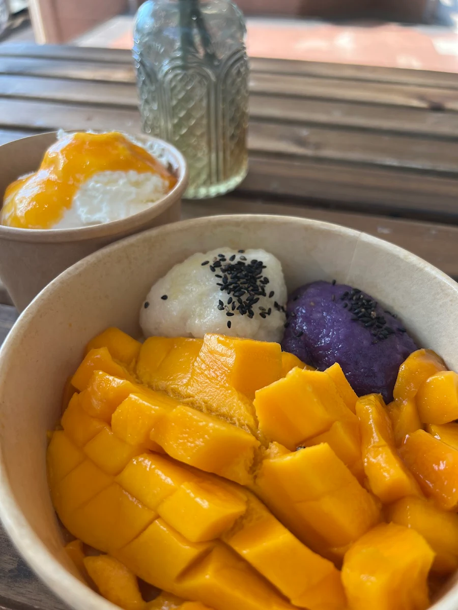 mango sticky rice 芒果糯米飯